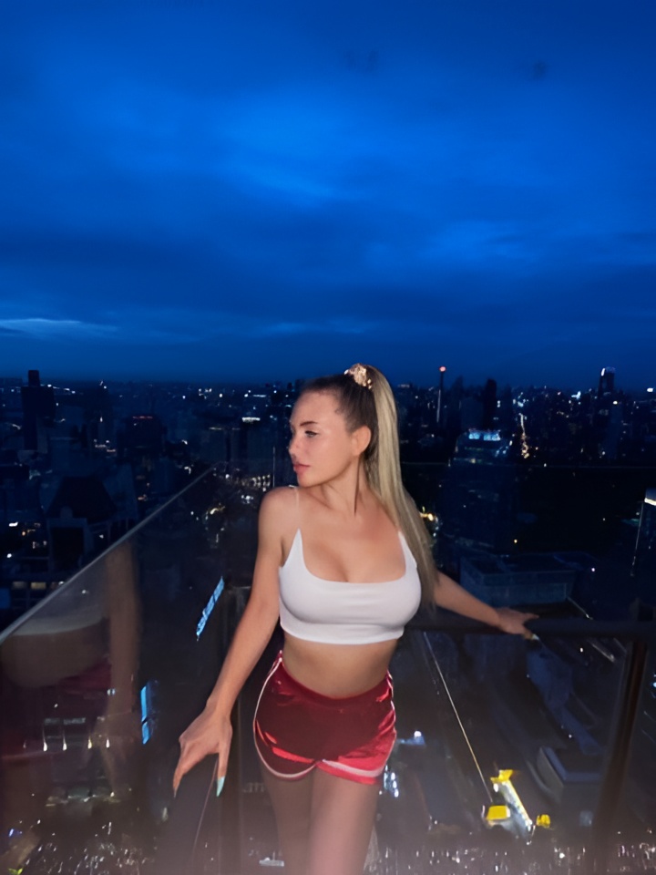 Лаура привлекательная девушка из Славянск-на-кубани цена от 5000 руб